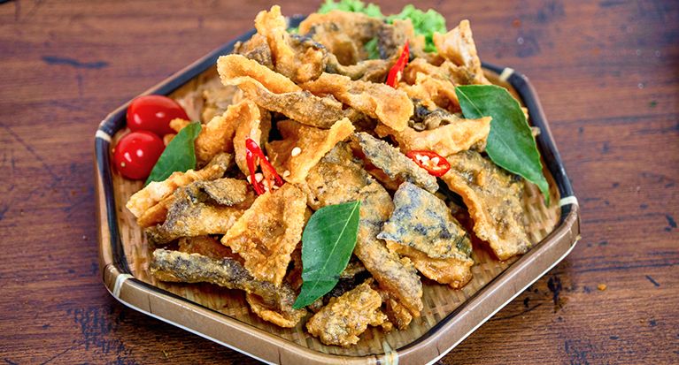 Deep Fried Fish Skin w Salted Egg Yolk